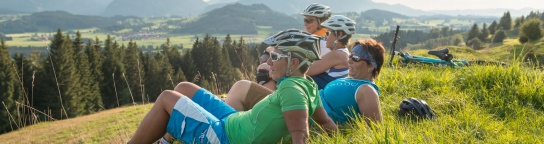 Mountainbike-Pause mit Aussicht, Hopferau im Allgäu